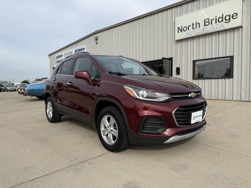 Used 2017 Chevrolet Trax LT w/ Driver Confidence Package image 1