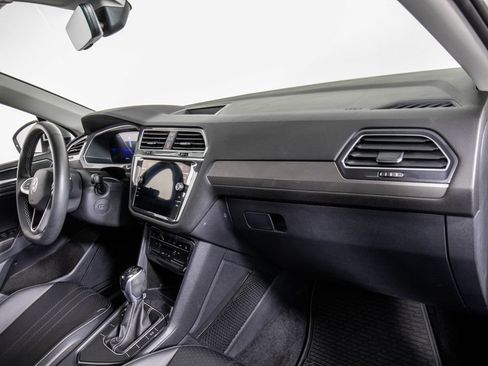 Used 2023 Volkswagen Tiguan SE FWD image 21