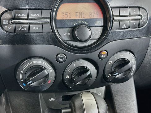 Used 2014 MAZDA MAZDA2 Sport FWD image 21