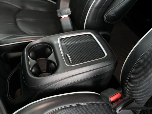 Used 2019 Chrysler Pacifica Limited w/ Advanced Safetytec Group image 32