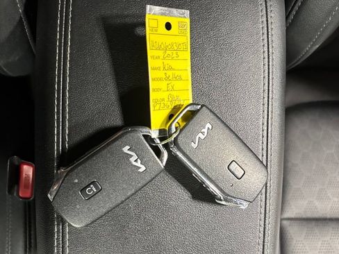 Used 2023 Kia Seltos EX AWD/4WD image 34