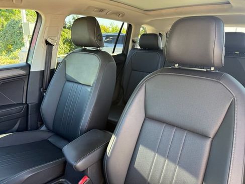 Used 2024 Volkswagen Tiguan SE FWD image 12