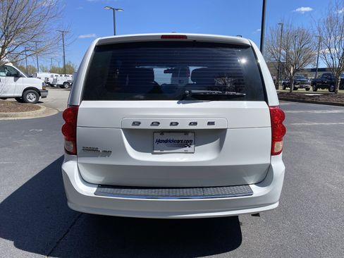 Used 2016 Dodge Grand Caravan American Value Package w/ UConnect Hands-Free Group image 8