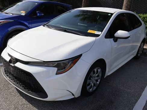 Certified 2021 Toyota Corolla LE FWD image 2