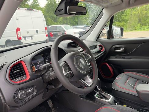 Used 2023 Jeep Renegade Trailhawk AWD/4WD image 17