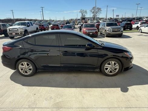 Used 2019 Hyundai Elantra SEL image 2