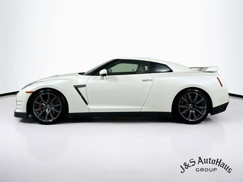 Used 2013 Nissan GT-R Premium AWD/4WD image 4