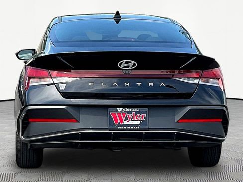 Used 2025 Hyundai Elantra Sport FWD image 5