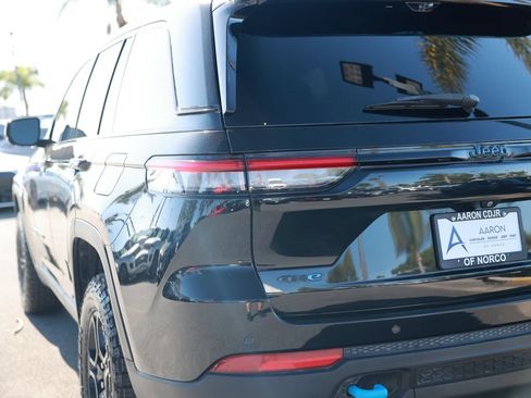 Used 2022 Jeep Grand Cherokee Trailhawk w/ Advanced Protech Group II AWD/4WD image 13