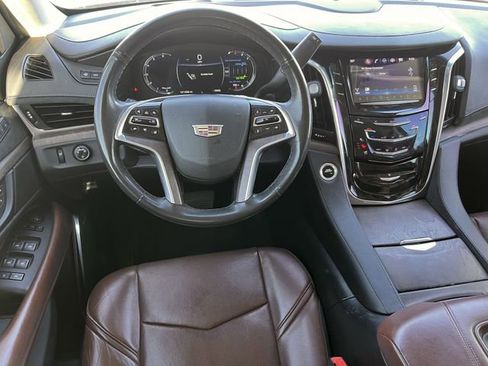 Used 2018 Cadillac Escalade ESV Premium Luxury image 11
