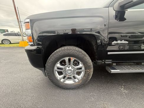 Used 2019 Chevrolet Silverado 2500 High Country w/ Duramax Plus Package AWD/4WD image 10