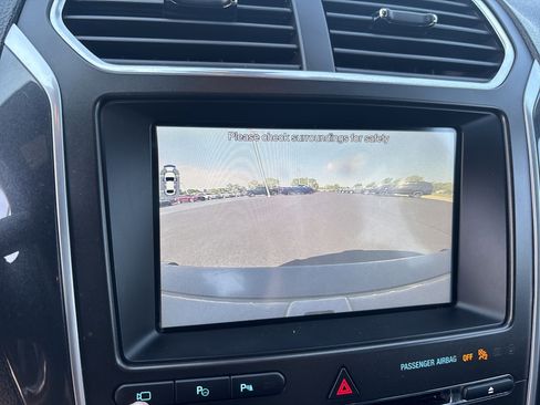 Used 2017 Ford Explorer Limited w/ Equipment Group 301A AWD/4WD image 18