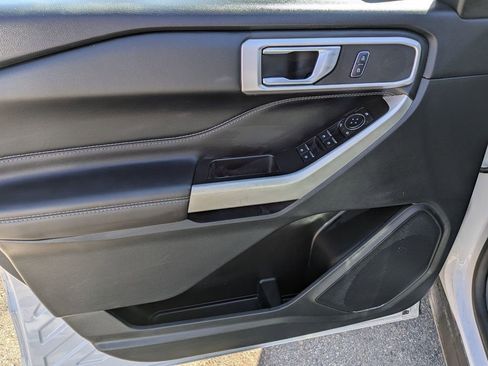 Used 2022 Ford Explorer XLT w/ Equipment Group 202A image 10