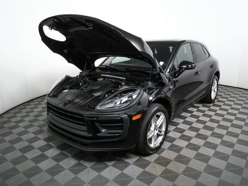 Certified 2022 Porsche Macan AWD image 34