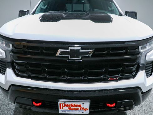 Used 2024 Chevrolet Silverado 1500 LT Trail Boss w/ Convenience Package II AWD/4WD image 4