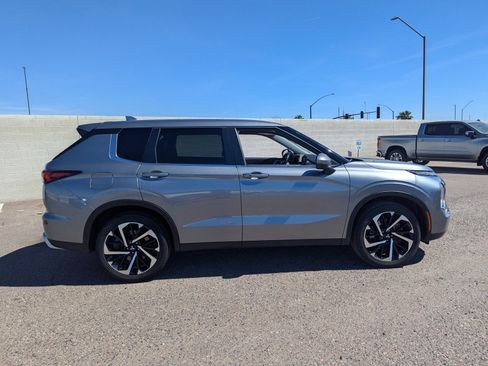 Used 2024 Mitsubishi Outlander SE image 5