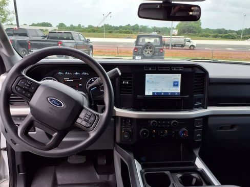 Used 2023 Ford F350 XLT w/ FX4 Off-Road Package image 15