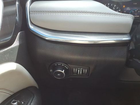 Used 2023 Jeep Compass Limited AWD/4WD image 13