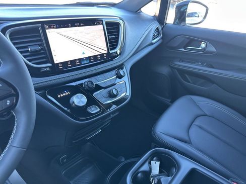 New 2026 Chrysler Pacifica Select image 73