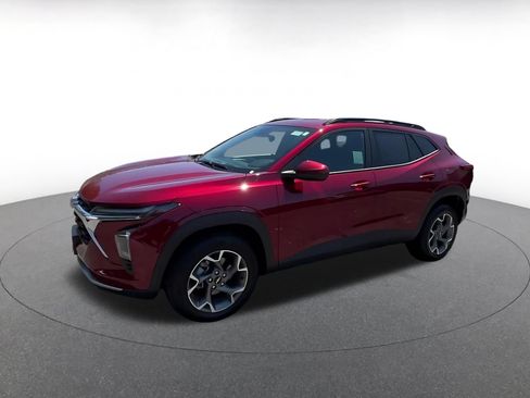 Used 2025 Chevrolet Trax LT FWD image 8