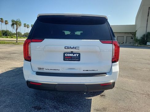Used 2023 GMC Yukon XL Denali AWD/4WD image 6
