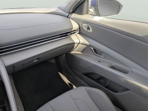 Certified 2025 Hyundai Elantra SE FWD image 30