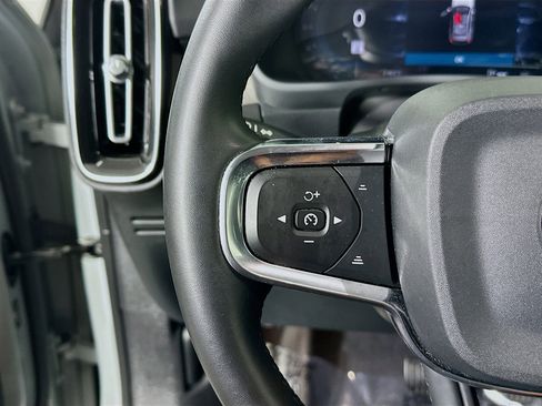 Used 2024 Volvo XC40 B5 Plus w/ Climate Package image 16