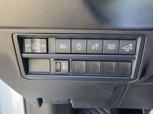 Used 2024 Toyota Tundra SR5 w/ SR5 Convenience Package AWD/4WD image 28
