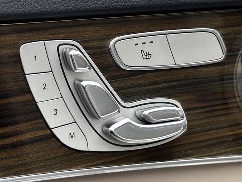 Used 2018 Mercedes-Benz C 300 Sedan image 16