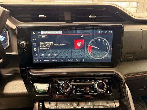 Used 2025 GMC Sierra 2500 AT4 w/ AT4 Premium Plus Package image 42