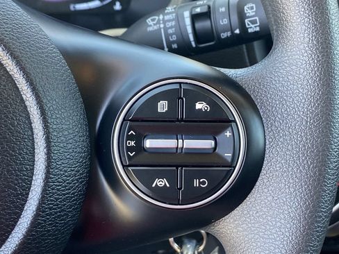 Used 2025 Kia Soul LX FWD image 28