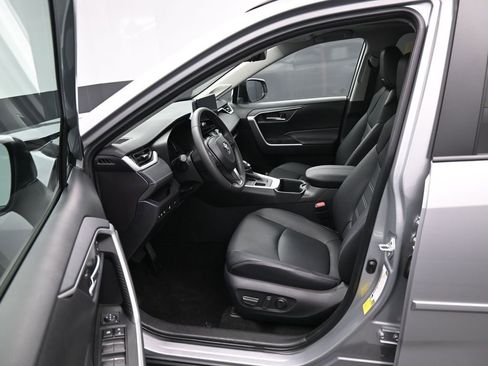 Certified 2025 Toyota RAV4 XLE Premium image 9