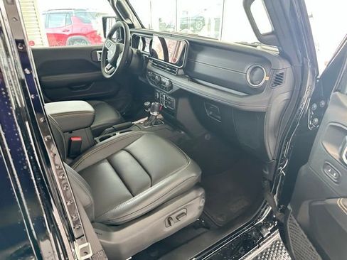 Used 2025 Jeep Wrangler Sahara w/ Safety Group image 16