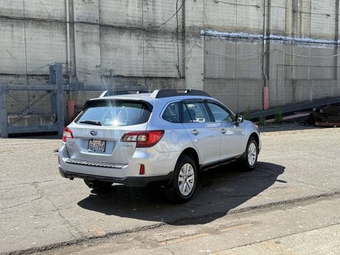 Used 2017 Subaru Outback 2.5i AWD/4WD image 10