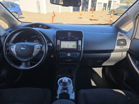 Used 2016 Nissan Leaf SV FWD image 11