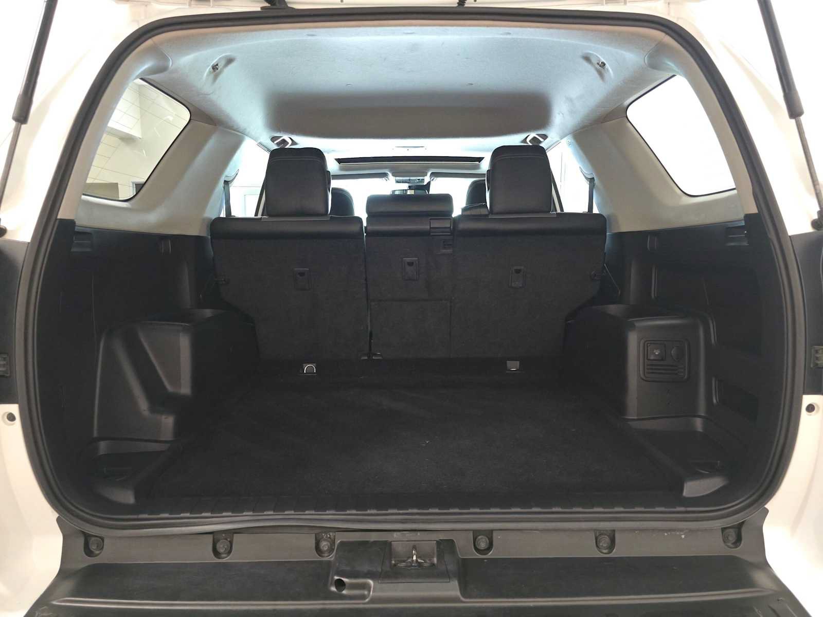 Used 2020 Toyota 4Runner SR5 Premium w/ Moonroof Package AWD/4WD image 31