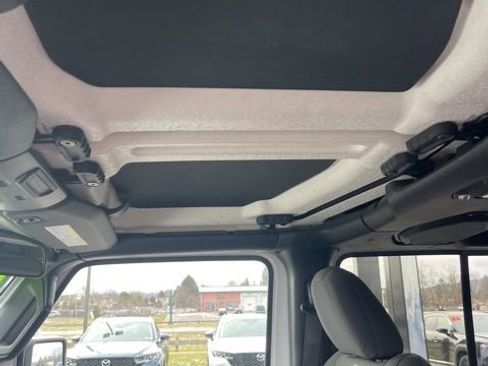 Used 2018 Jeep Wrangler Unlimited Sport S image 25