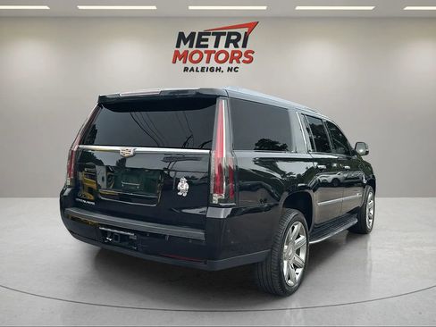 Used 2019 Cadillac Escalade ESV Premium Luxury image 7