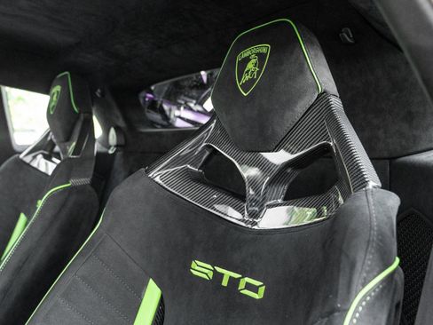 Used 2023 Lamborghini Huracan STO image 15