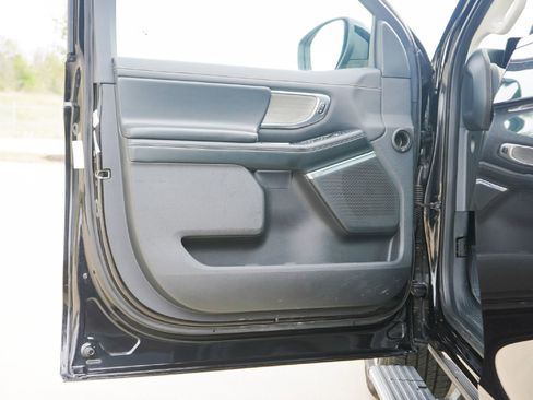 Used 2025 Ford Expedition Max Platinum image 22