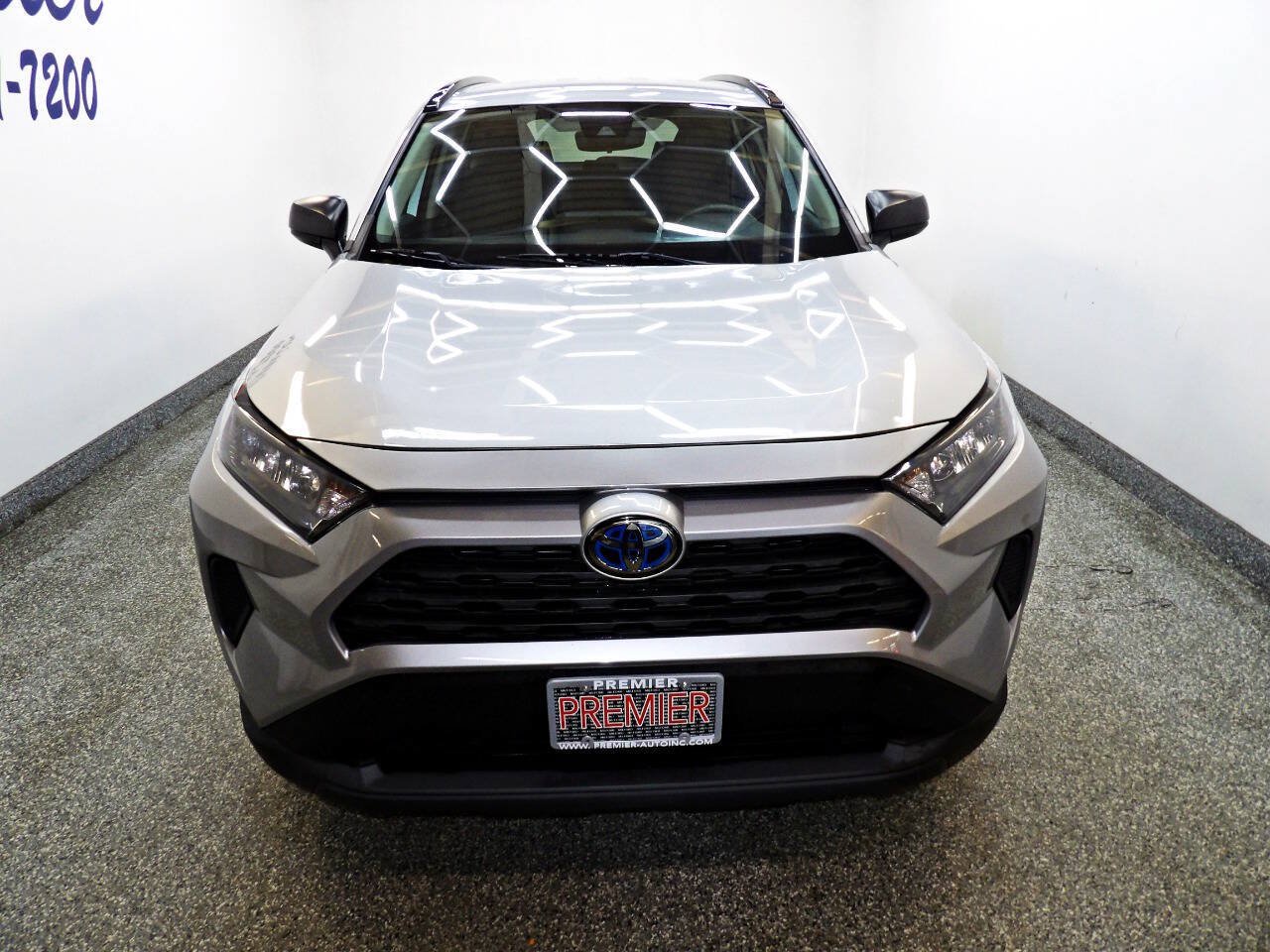 Used 2021 Toyota RAV4 LE AWD/4WD image 2