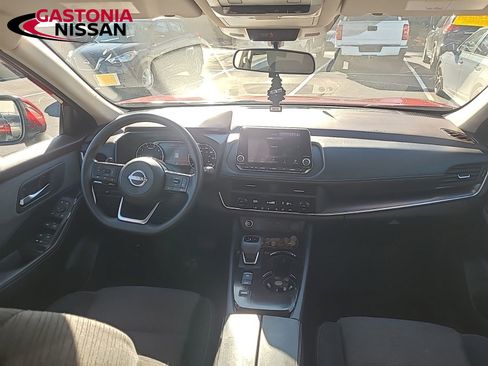 Used 2023 Nissan Rogue SV image 21