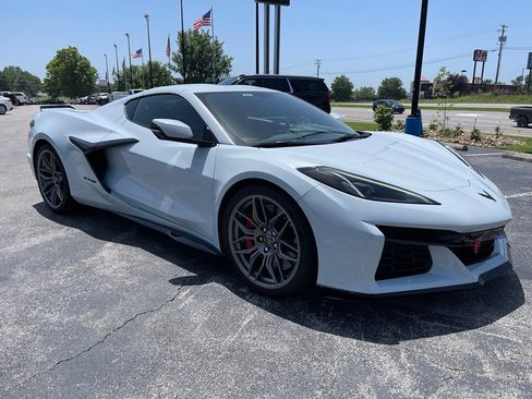 Used 2023 Chevrolet Corvette Z06 w/ Engine Appearance Package RWD image 2