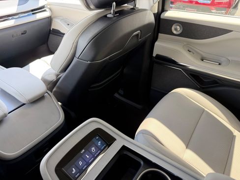 New 2026 Lincoln Navigator L Reserve AWD/4WD image 19