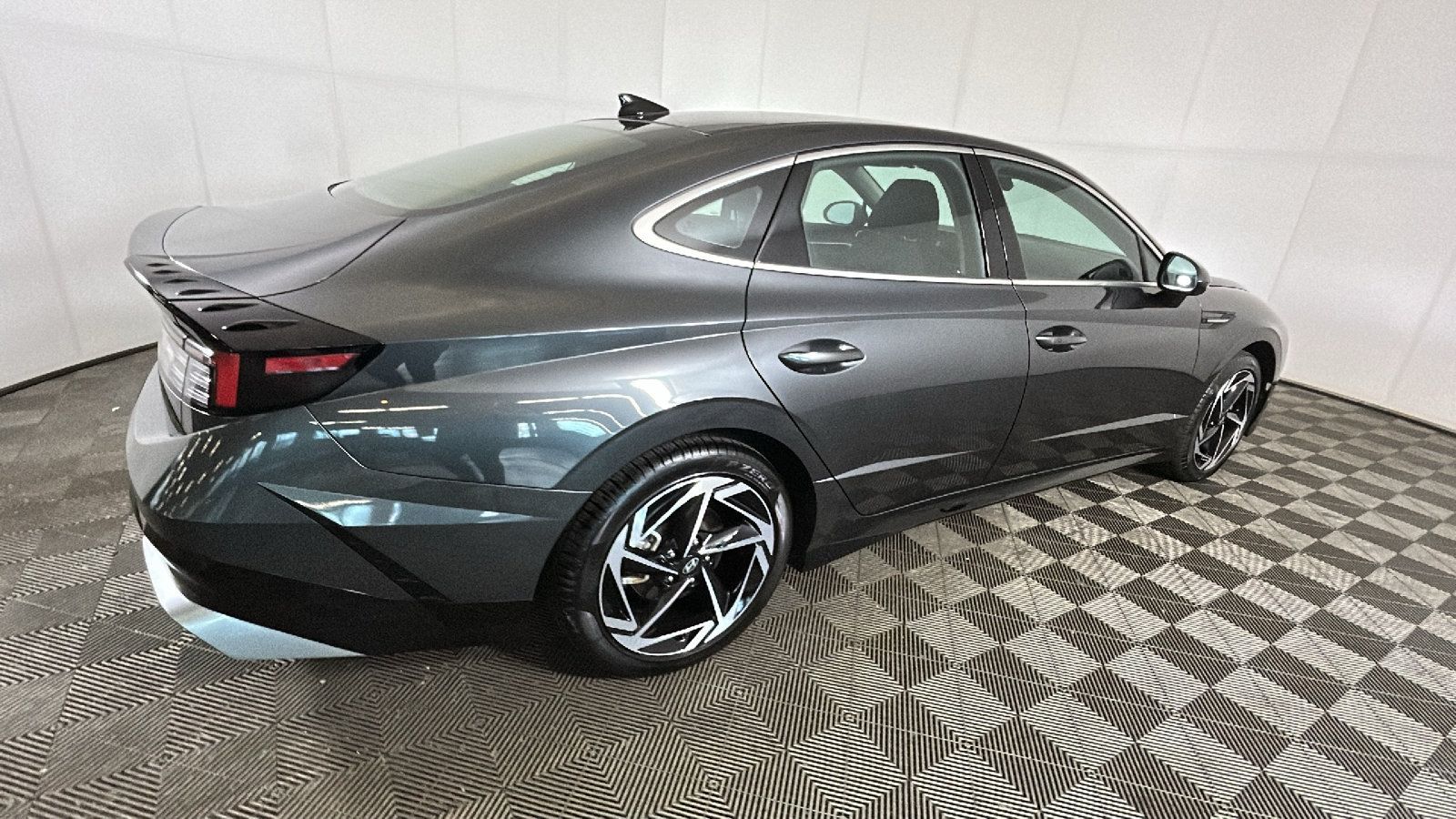 Used 2026 Hyundai Sonata SEL FWD image 3