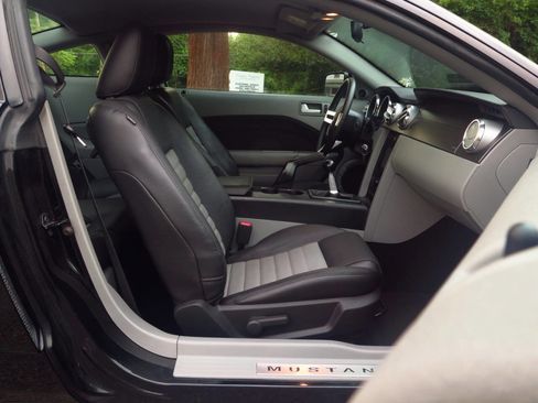 Used 2008 Ford Mustang GT RWD image 17