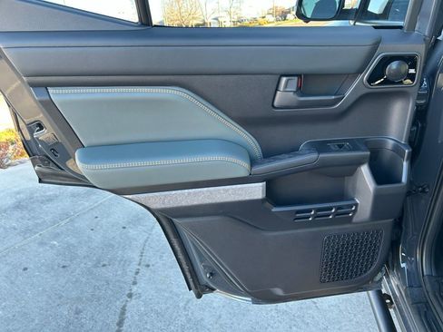 Used 2025 Toyota 4Runner Trailhunter image 25