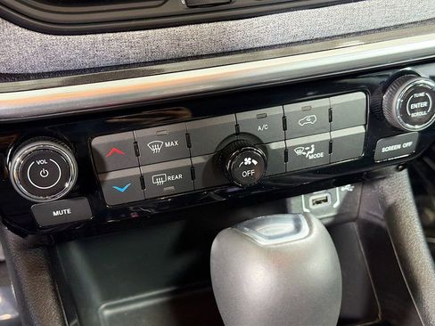 Used 2022 Jeep Compass Latitude AWD/4WD image 17