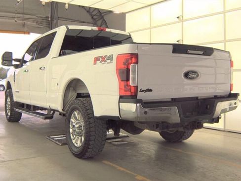 Used 2019 Ford F250 XLT w/ XLT Premium Package AWD/4WD image 4