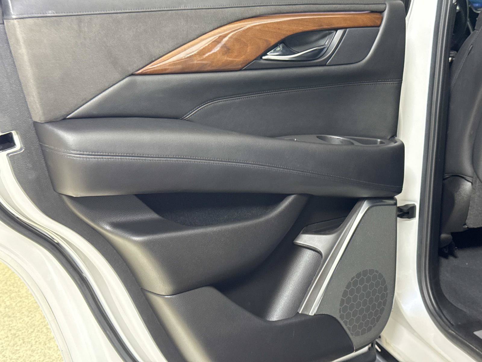 Used 2016 Cadillac Escalade 2WD image 12